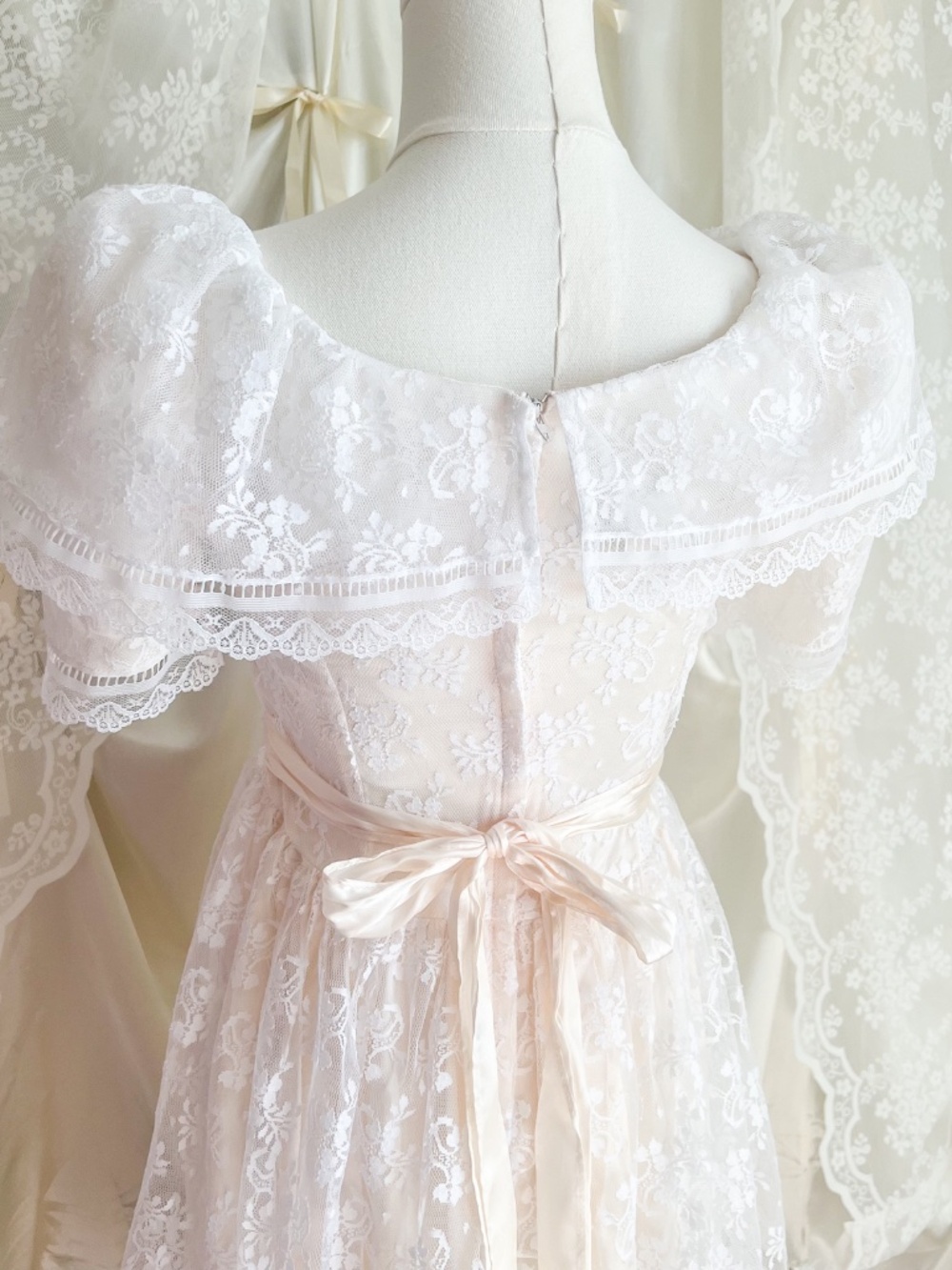 Vintage Gunne Sax White Lace Mini Dress Puff Sleeve Cottagecore Fairy Prairie - Picture 4 of 9